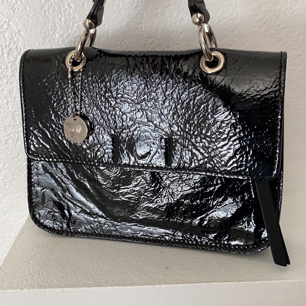 Laura DiMaggio black leather 90s Y2K patent hand bag